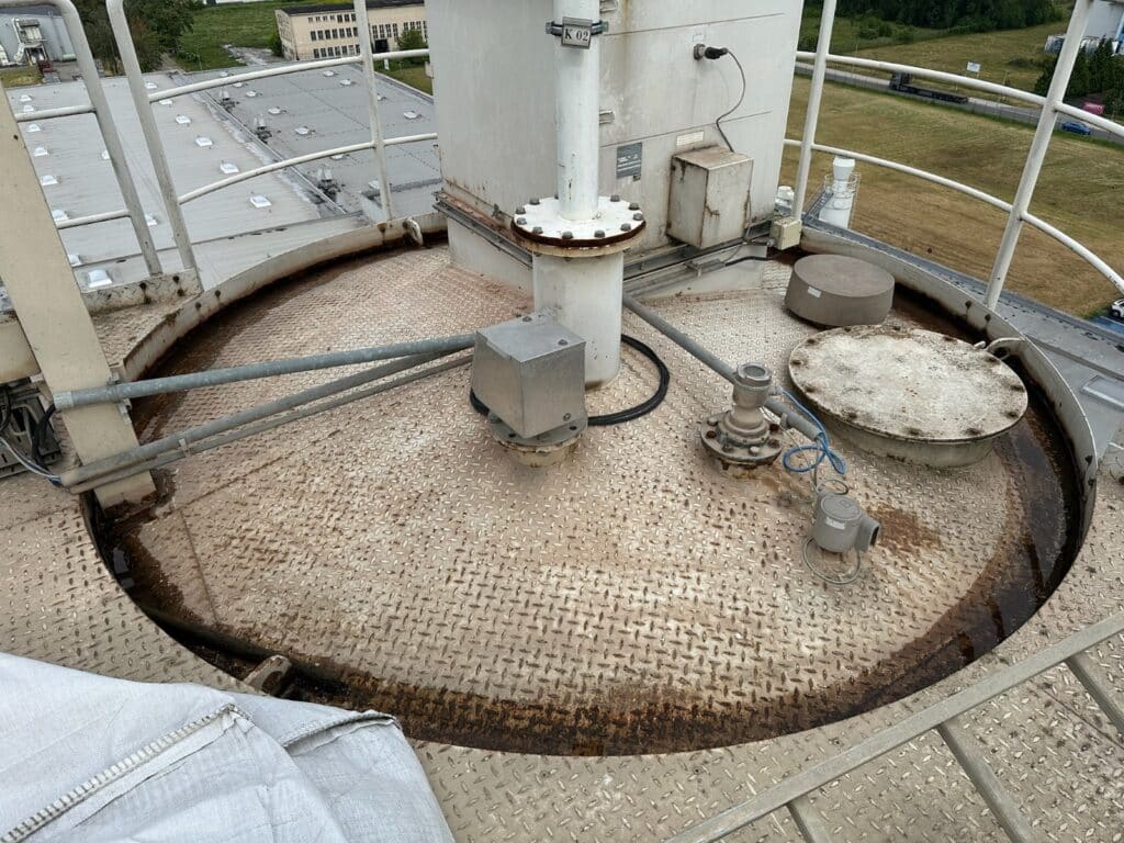 Silo Refurbishment with Corrosion Protection: Rust on the silo cover
